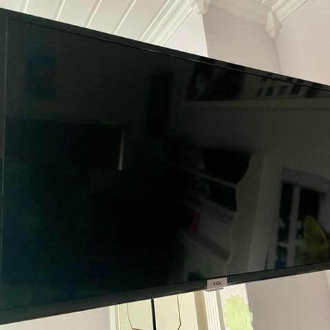 Tv med veggfeste(TCL) RESERVERT