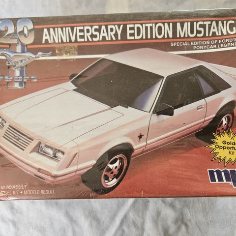 #31. 1984 Mustang Anniversary Edition plastbyggesett