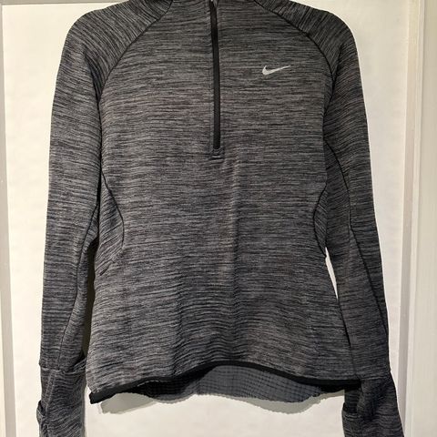 Nike Dri-fit  treningstrøye str S kr 99,-