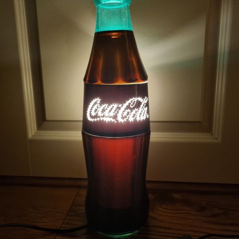 Artig Coca-Cola lampe