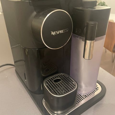 Delonghi Nespresso Gran latissima kaffemaskin