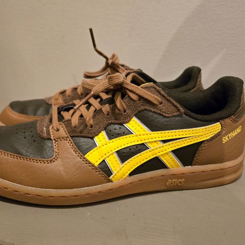 Asics Skyhand Sneakers