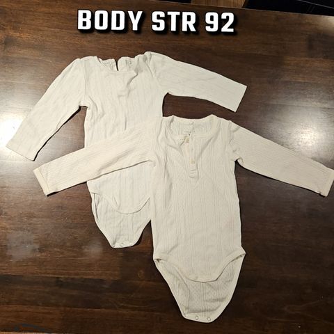 Hvite bodyer. Str 92.