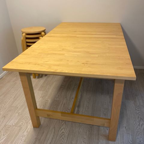 Norden spisebord i heltre (IKEA) - RESERVERT