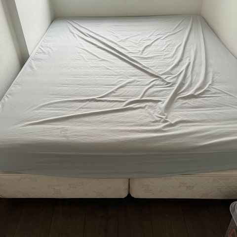 Mattress and 2 separate bed