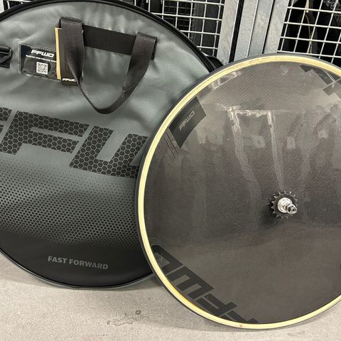 Bane FFWD disc-T Carbon black platehjul selges