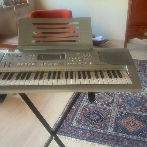 Keyboard CASIO m stativ og notestativ