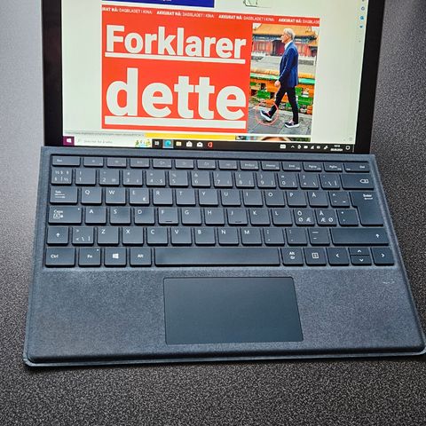 Surface Pro (5th gen) - i5-7300U, 4GB RAM, 128GB SSD, W10 Pro, tastatur og penn