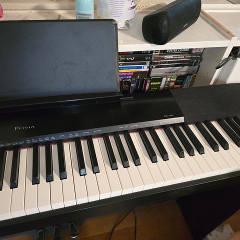 Casio Privia PX-150 Digital piano m.krakk, møbel og notestativ s.kr 3000