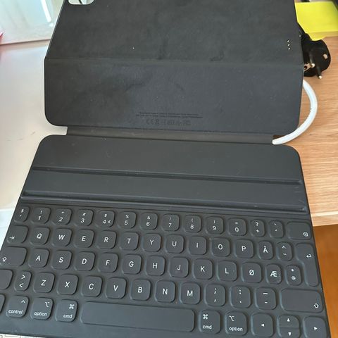 Apple Smart Keyboard Folio 11