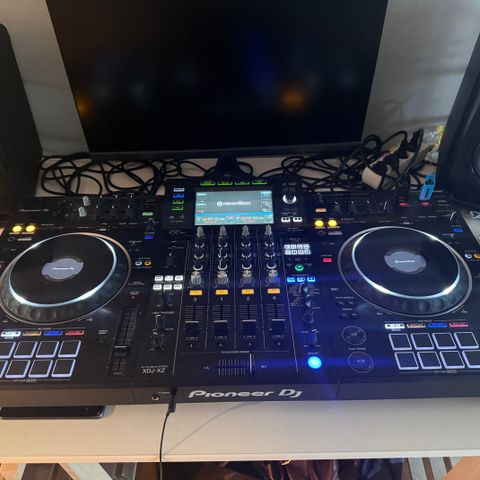 Pioneer XDJ - XZ ink fligtcase, decksaver og Monitor