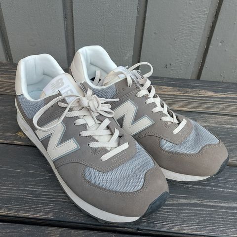 Sko fra New Balance i str. 42 (Holdt av)