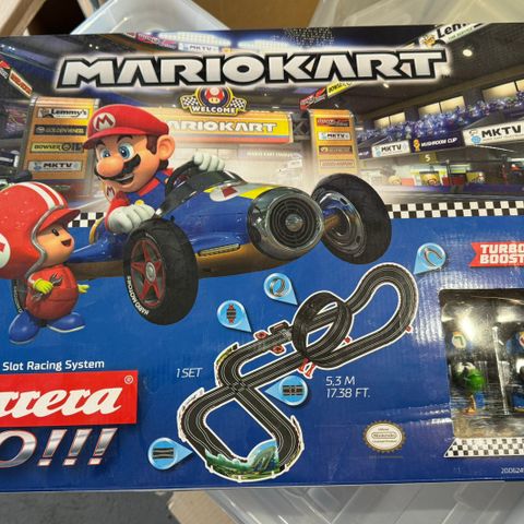 Carrera GO!!! Nintendo Mario Kart - Mach 8 bilbane med loop og fly-over - 5,3 m