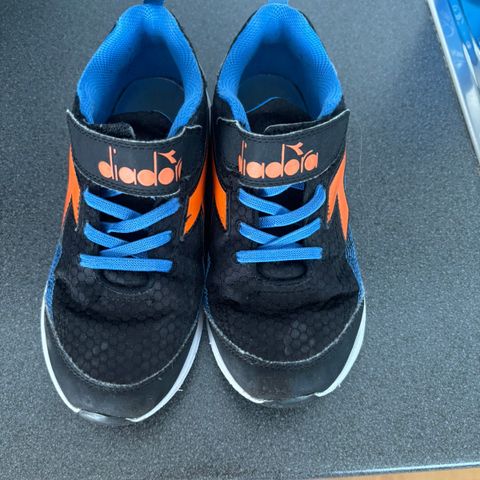 Diadora joggesko str 35,5