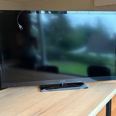 SONY 55" TV m/veggfeste