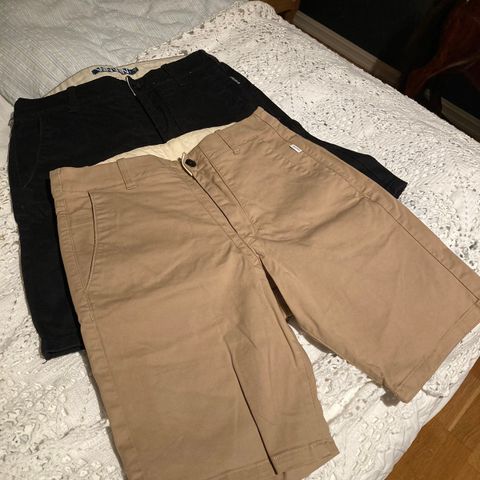 2 stk shorts beige og sort  - nesten ikke brukt