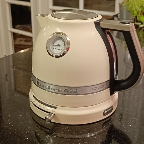 KitchenAid Artisan 1,5 liter vannkoker creme