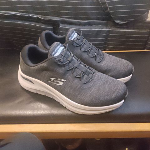 Skechers ArchFit Herre str. 43