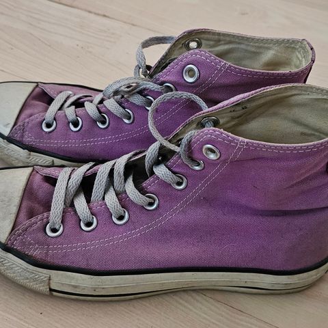 Lilla Converse i str 39