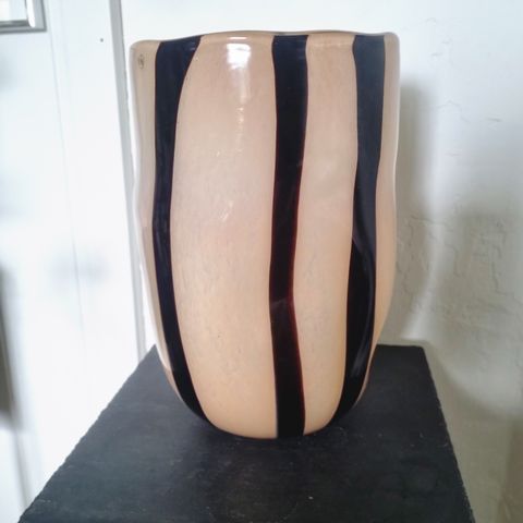 Lekker Byon vase svart/Beige