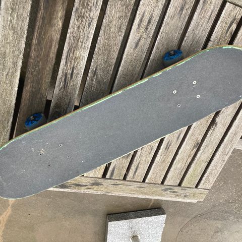 Skateboard og beskyttelse. Lite brukt