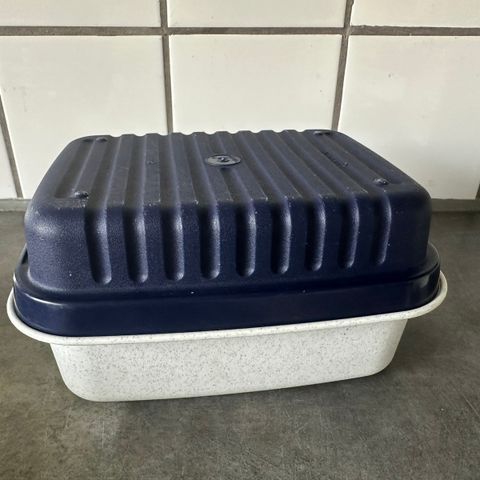 Tupperware knekkebrødboks