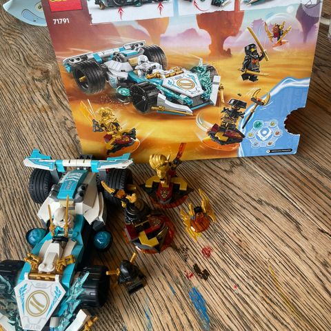 Lego- Ninjago Zane’s Dragon Power Spinjitzu Race Car. A