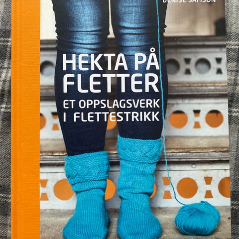 HEKTA PÅ FLETTER - Et oppslagsverk i flettestrikk - Denise Samson