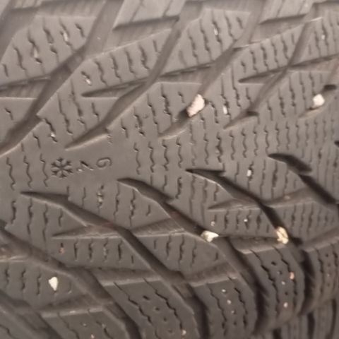 Nokian R3 vinterdekk 235/60/18