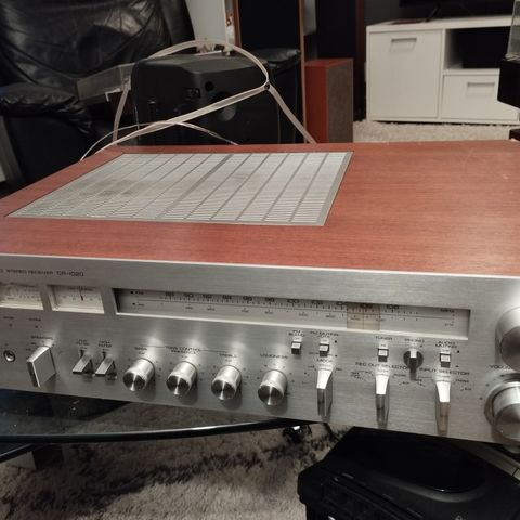 Hi-Fi stereo receiver Yamaha cr-1020.