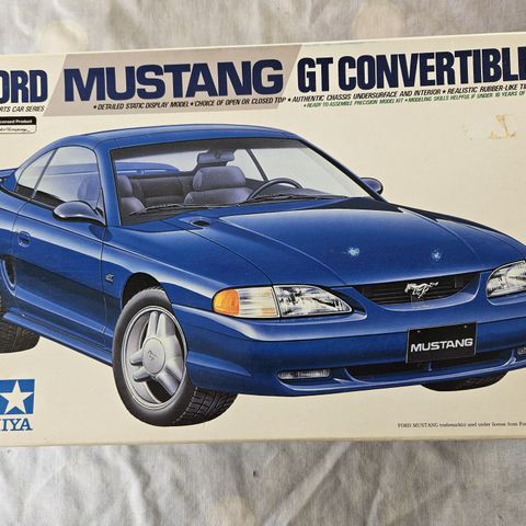 #90. Tamiya 1994 Mustang GT Convertible plastbyggesett