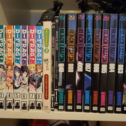 Div manga/bøker les beskrivelse.