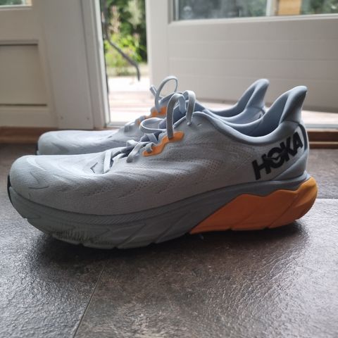 Hoka Arahi 6