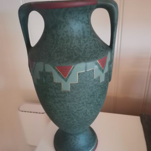 Amoramica vase. Grønn Inka inspirert.Høyde 37 cm