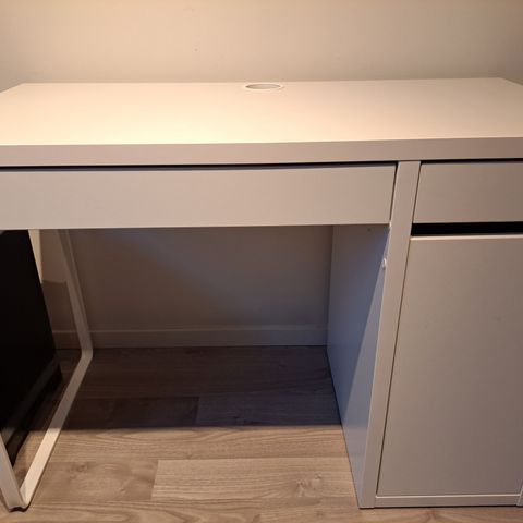 Skrivebord fra IKEA