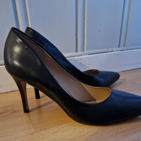 Elegante, ubrukte, sorte pumps - str 40