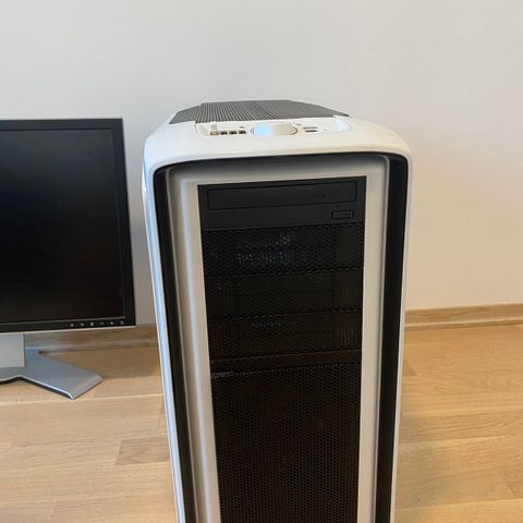 PC ( i5-7500, RX570 8 GB, 1TB M.2 Lagring)  MED GRATIS SKJERM