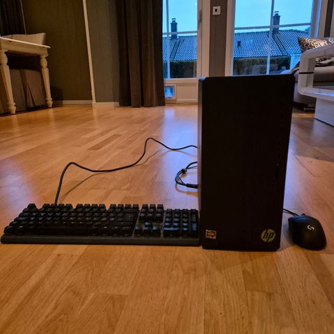 HP Pavilion Gaming PC med tastatur og mus selges