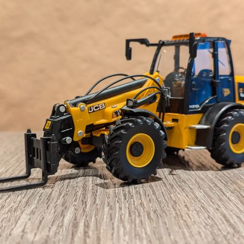 JCB TM310S Eksklusiv fra Britians i skala 1/32 (1:32). Diecast modelltraktor