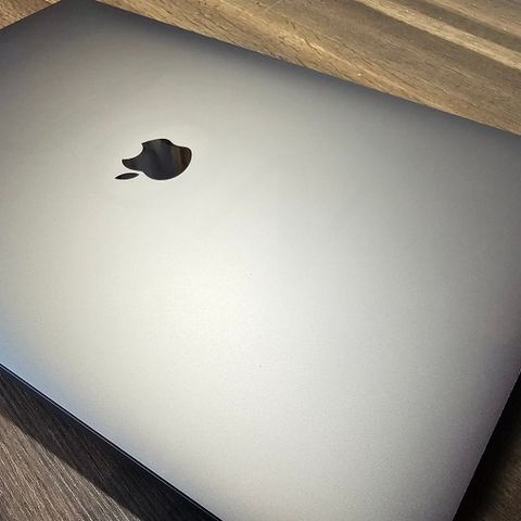 MacBook Pro 16"