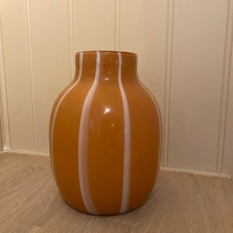 Nydelig vase, likner HAY juice