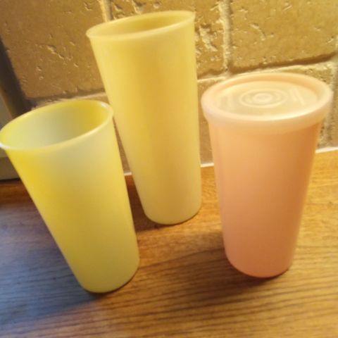 Klassiske, Retro Tupperware beger / glass, selges