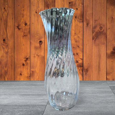 VINTAGE GLASSVASE SPIRAL MØNSTER 32 CM HØY / HEL OG FIN