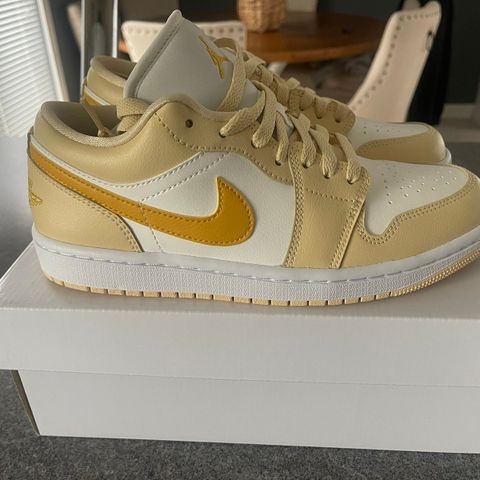 Air Jordan 1 low yellow ochre-pale vanilla