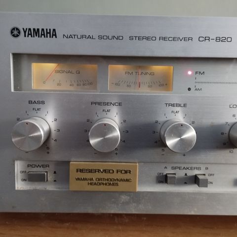 Hi-Fi stereo receiver Yamaha cr-820.