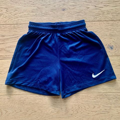 Nike DRI-FIT shorts i str 6-8 år (122-128) selges