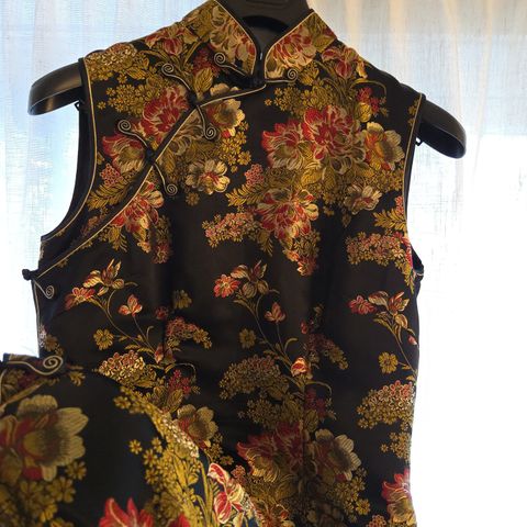 Skreddersydd qipao/cheongsam i silke fra Kina - ekstra lang!