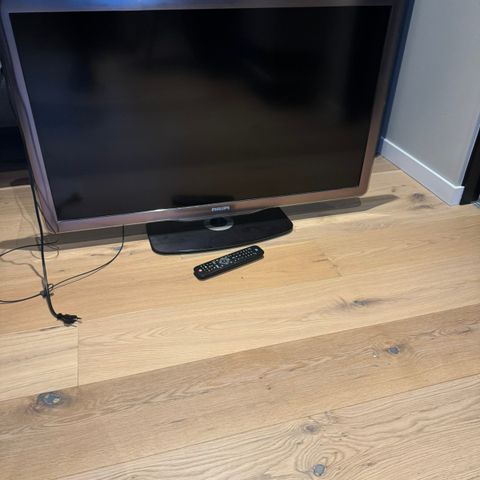 Philips TV, 42 tommer - gis bort mot henting (RESERVERT)