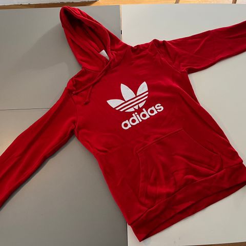 Adidas hettegenser