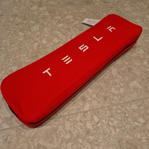 Tesla veisikkerhetspakke